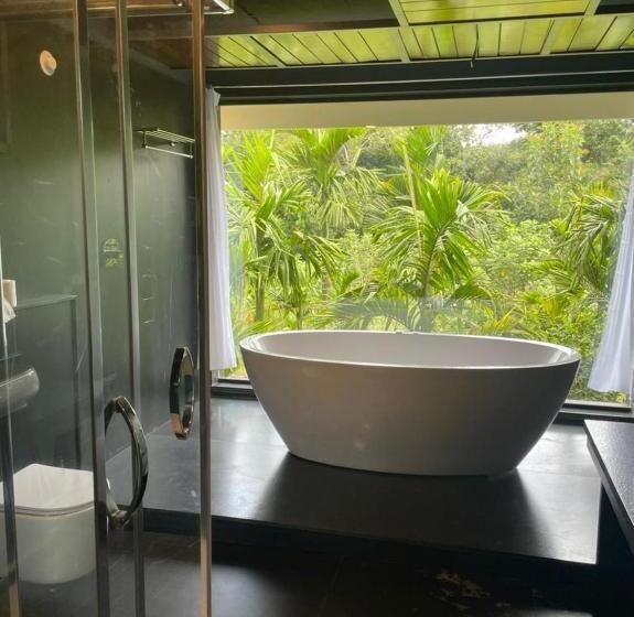 带按摩浴盆的套房, Biranji Aqua Retreat