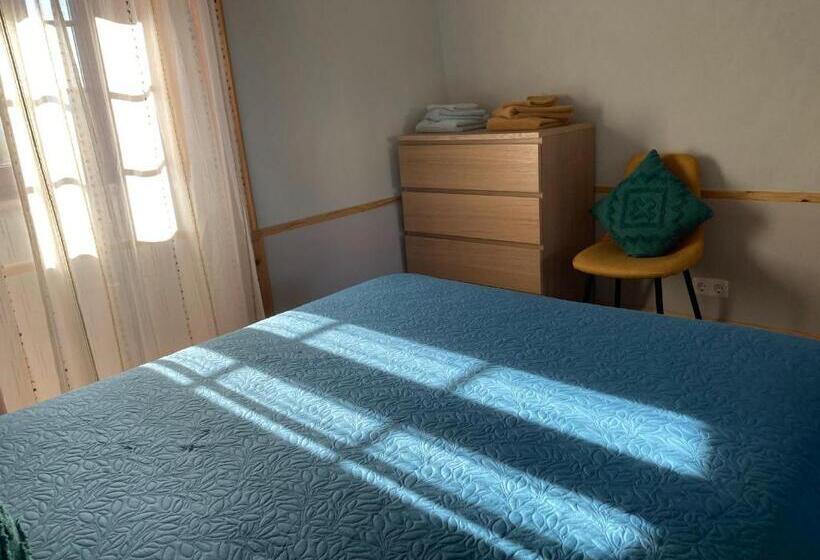Дом 2 Спальни, A Casa Amarela Guesthouse