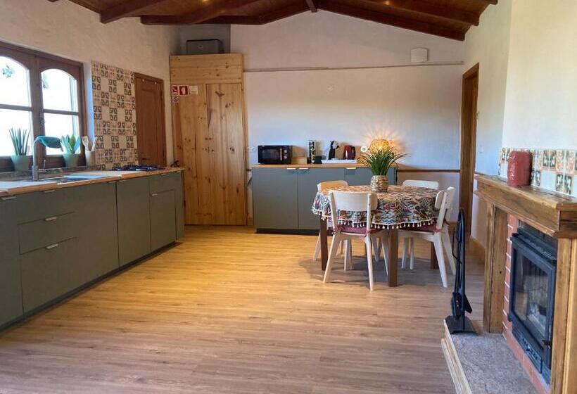 Дом 2 Спальни, A Casa Amarela Guesthouse