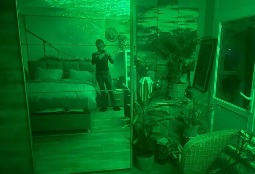 اتاق استاندارد, Jungle Magic Room Near Atomium , Heyzel Stadium