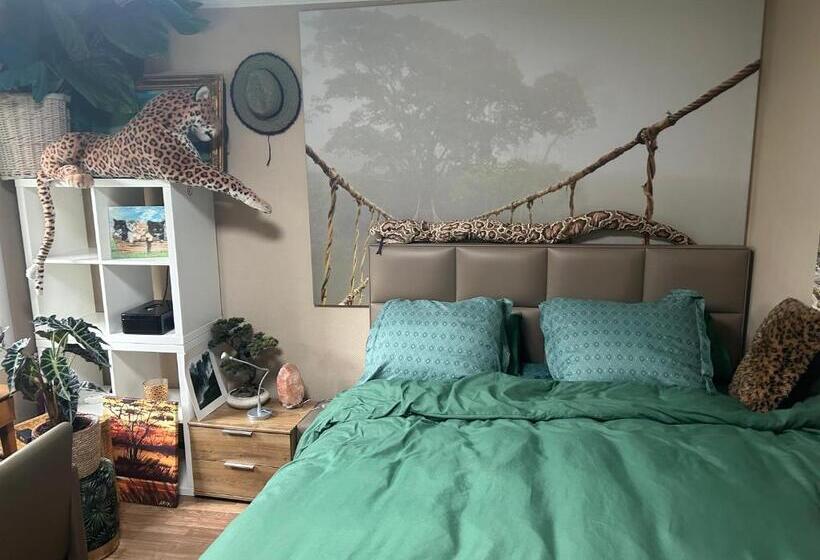 اتاق استاندارد, Jungle Magic Room Near Atomium , Heyzel Stadium