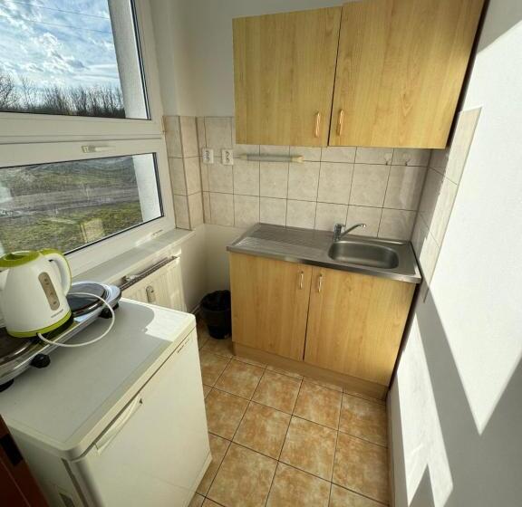 דירת חדר, D8 Apartmány