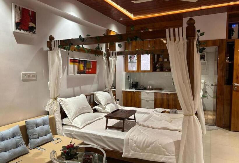 Студио Стандарт Вид на Сад, Jacuzzi Hut Staycation