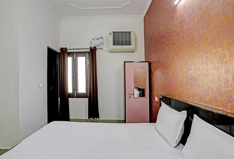 اتاق کلاسیک سه تخته, Taj Guest House