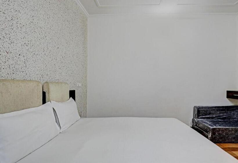 اتاق کلاسیک سه تخته, Taj Guest House