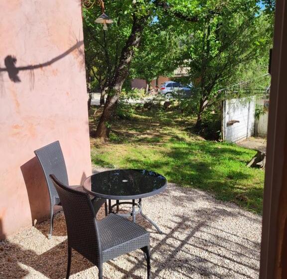 Номер Стандарт с Террасой, Studios Et Chambre La Sauvasse