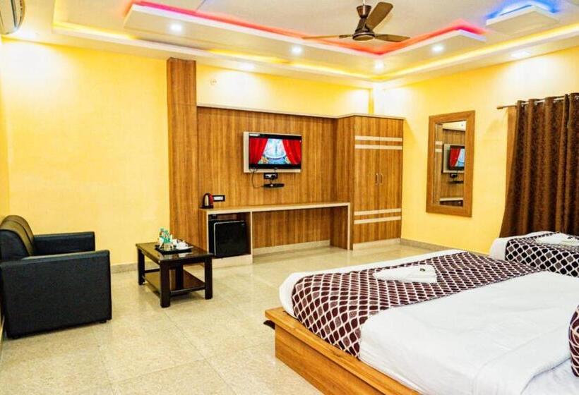 Трехместный Номер Deluxe, Mangalam Inn