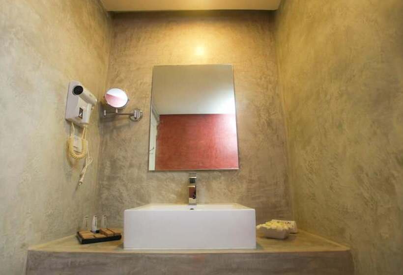 Deluxe Room City View, Beacon Beach Hotel Negombo