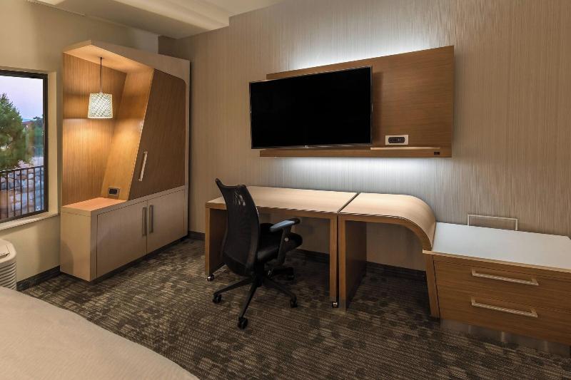 اتاق استاندارد با تخت بزرگ, Courtyard By Marriott Reno Downtown/riverfront