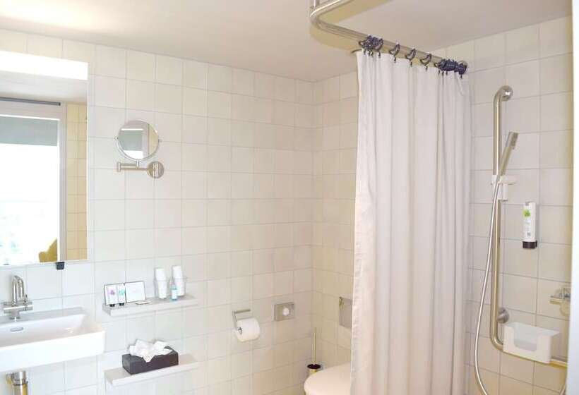 جناح جونيور, Placid Hotel Design & Lifestyle Zurich
