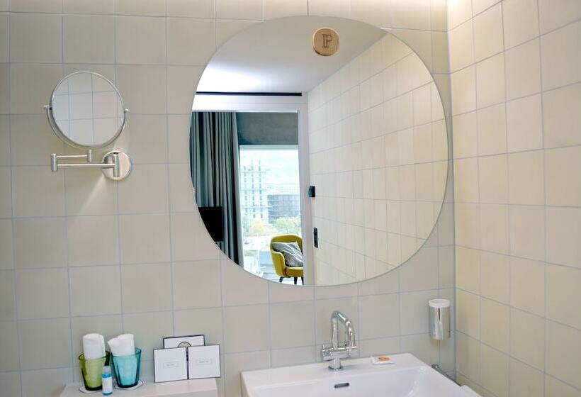 جناح جونيور, Placid Hotel Design & Lifestyle Zurich