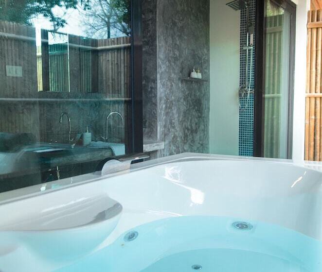 Бунгало Deluxe, The Sanctuary Nam Ngum Beach Resort