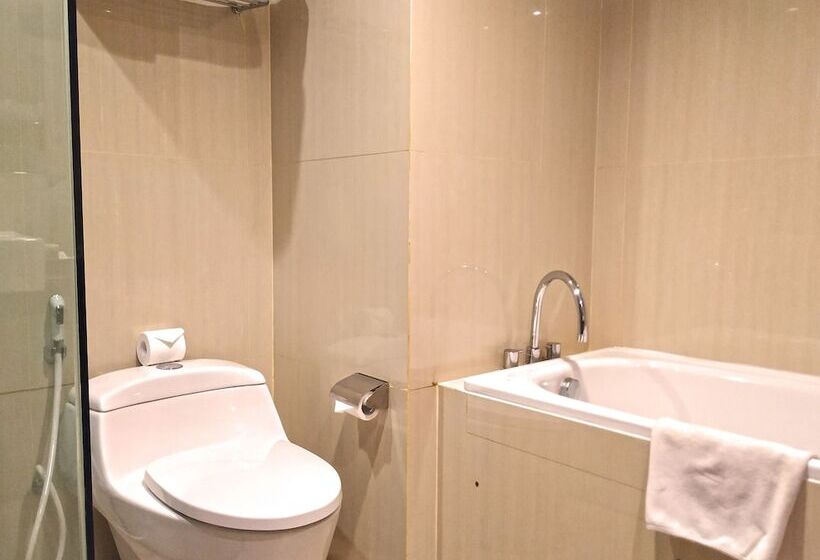 디럭스 룸 도시 전망, Swiss Belhotel Makassar