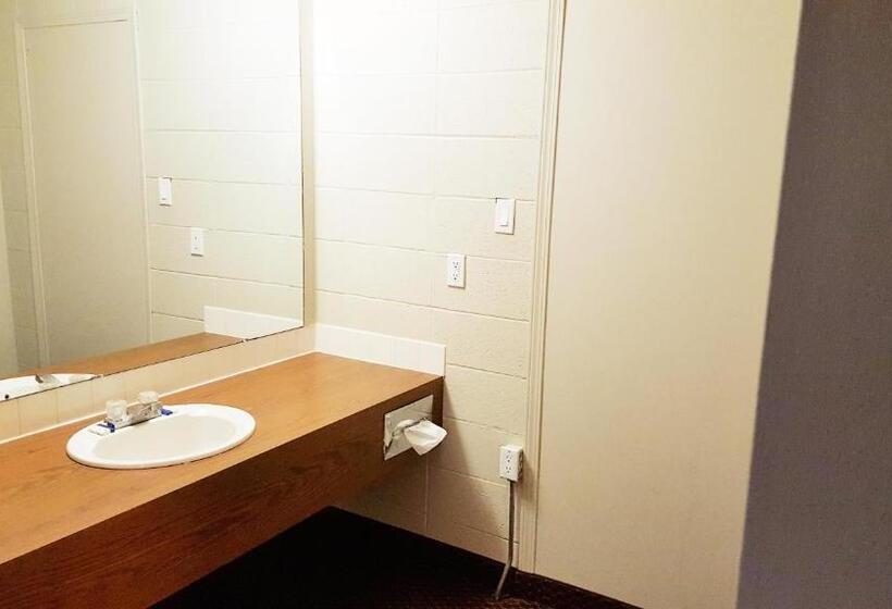 Трехместный Номер Deluxe, Westport Inn