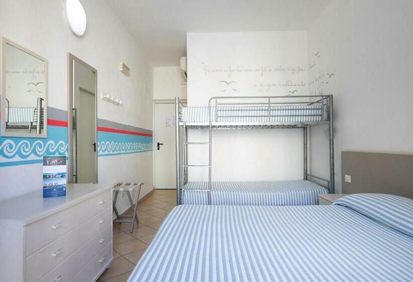 اتاق استاندارد چهار تخته, Muma Hostel