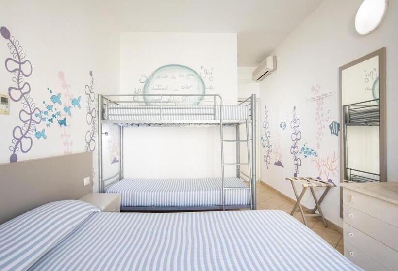 اتاق استاندارد چهار تخته, Muma Hostel