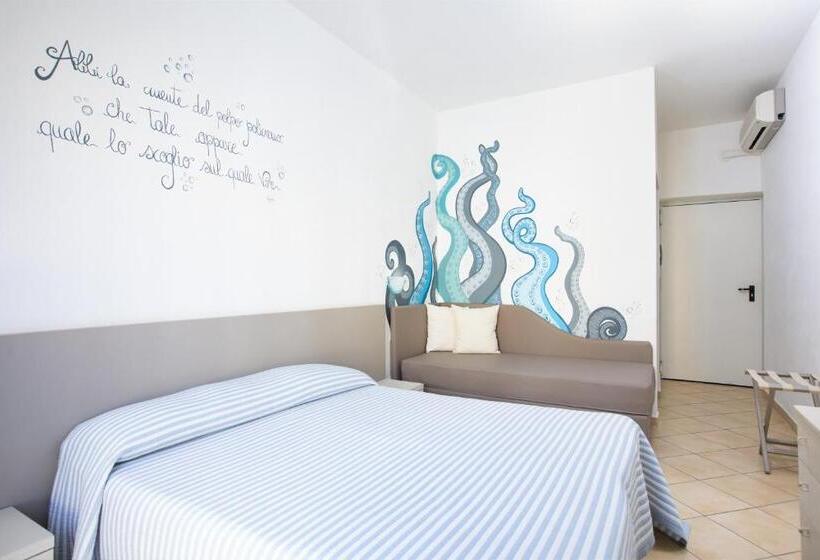 اتاق استاندارد سه نفره, Muma Hostel