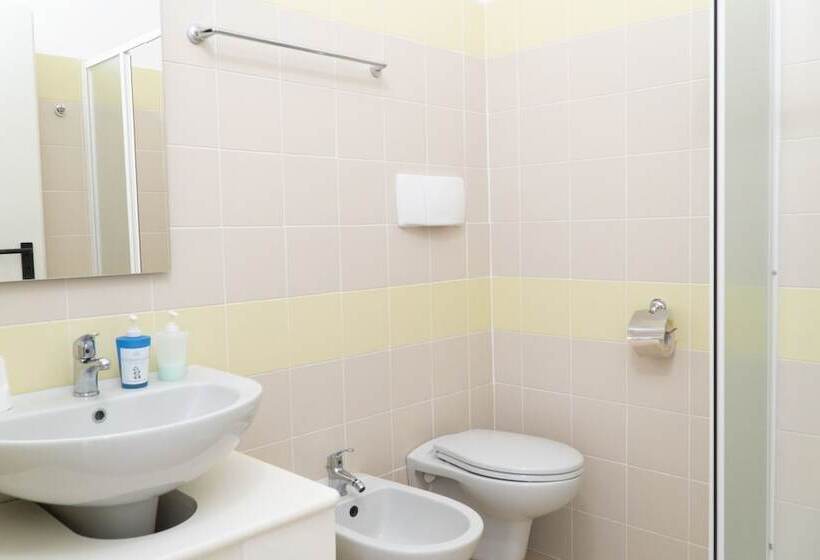 اتاق راحتی با چشم‌انداز دریا, Muma Hostel