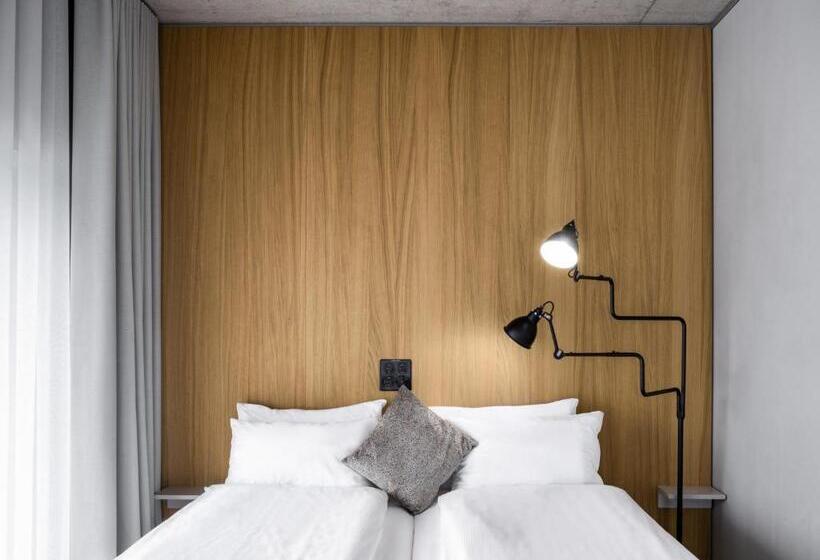 جناح جونيور, Placid Hotel Design & Lifestyle Zurich