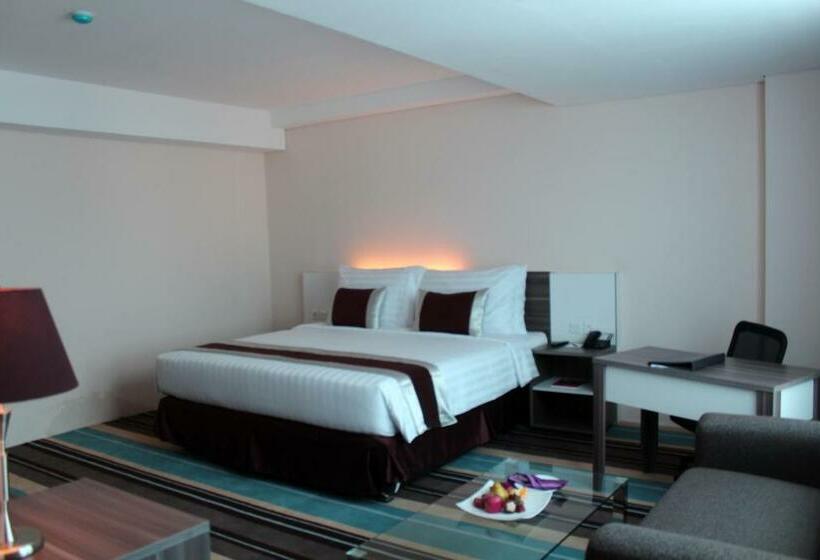 디럭스 룸, Swiss Belhotel Makassar