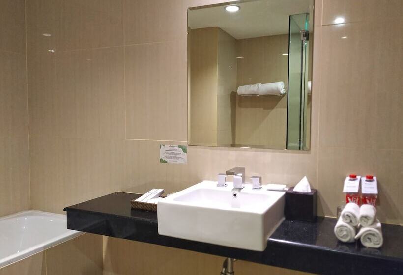 디럭스 룸 바다 전망, Swiss Belhotel Makassar