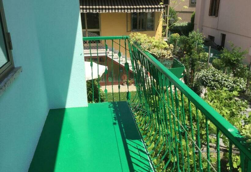 اتاق استاندارد با بالکن, Ever Green