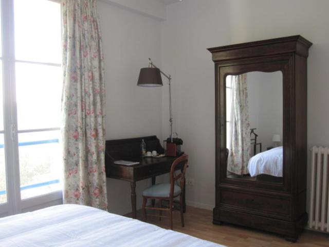 Quarto Estandar Cama King, Auberge Du Vieux Puits