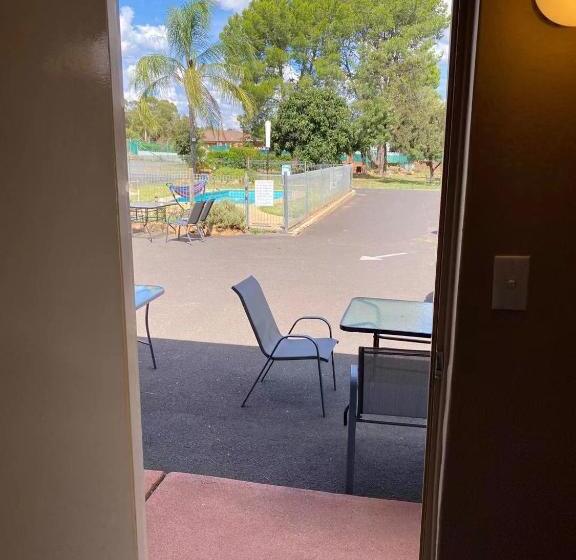 디럭스 스튜디오, Apollo Motel Parkes