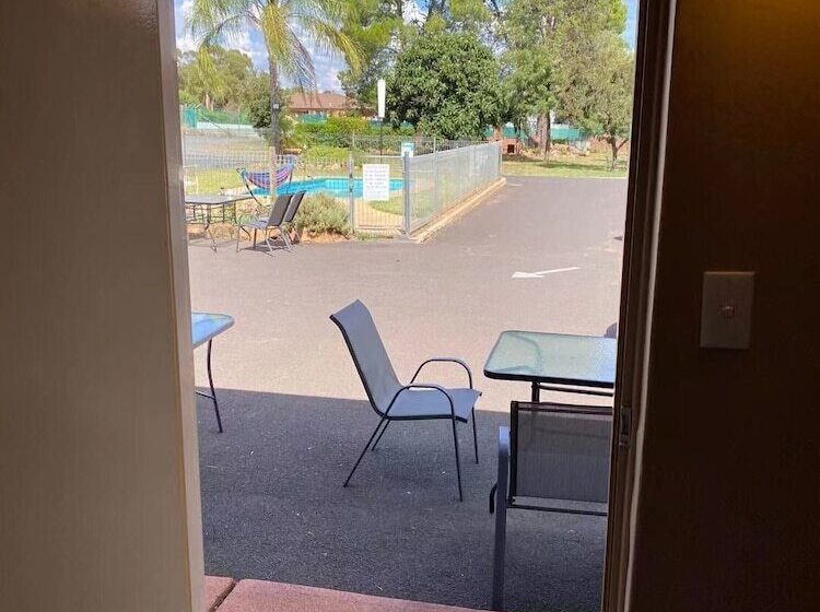 디럭스 스튜디오, Apollo Motel Parkes