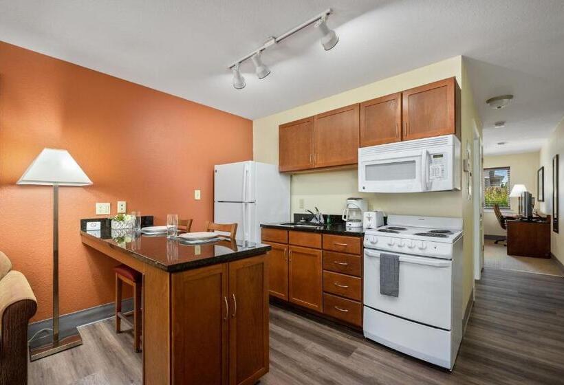 스위트 킹사이즈 침대, Affordable Suites Of America Stafford Quantico