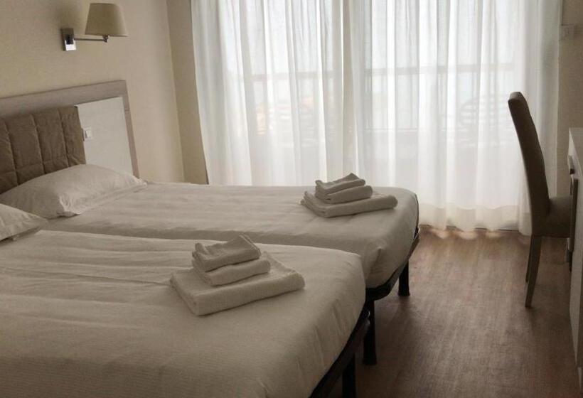 Triple Room Sea View, Le Dauphin