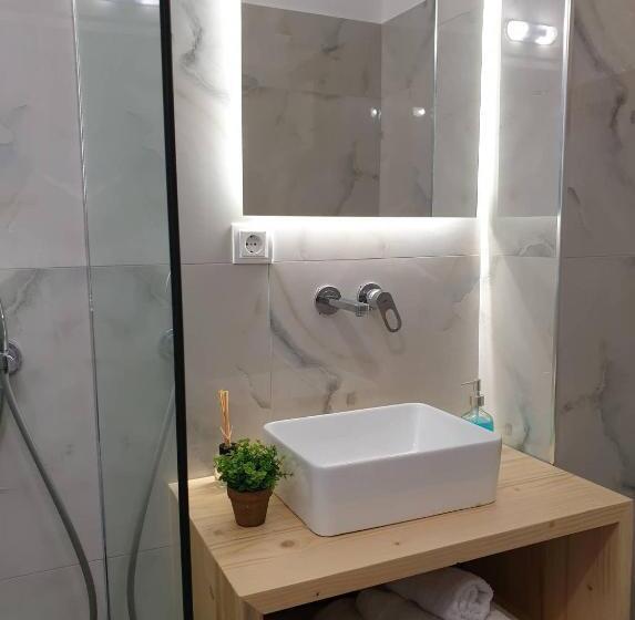 海景标准带阳台一室公寓, Apart Hotel Llazari