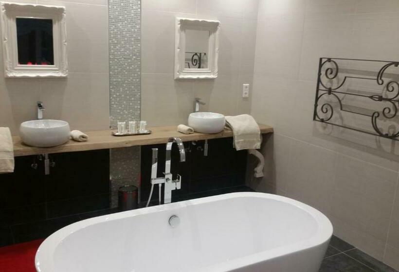 Люкс Вид на Сад, Sous Les Platanes B&b