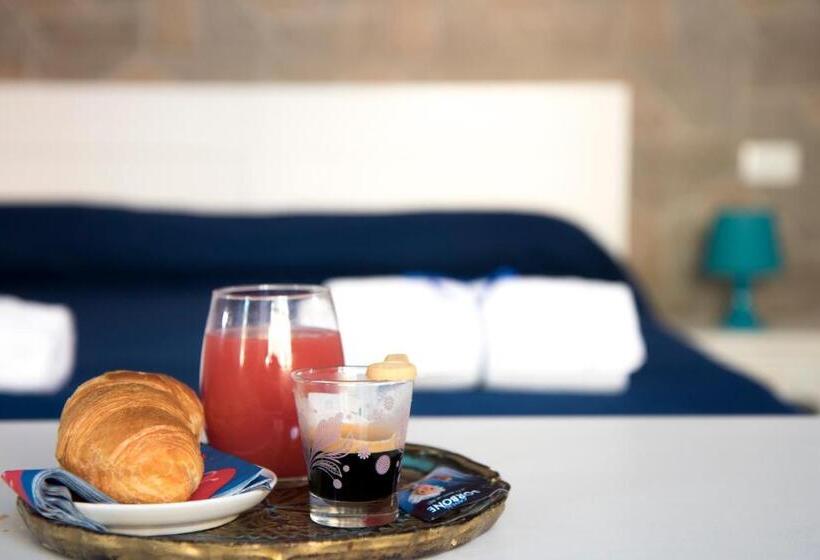 اتاق استاندارد چهار تخته, Megaride Santa Lucia