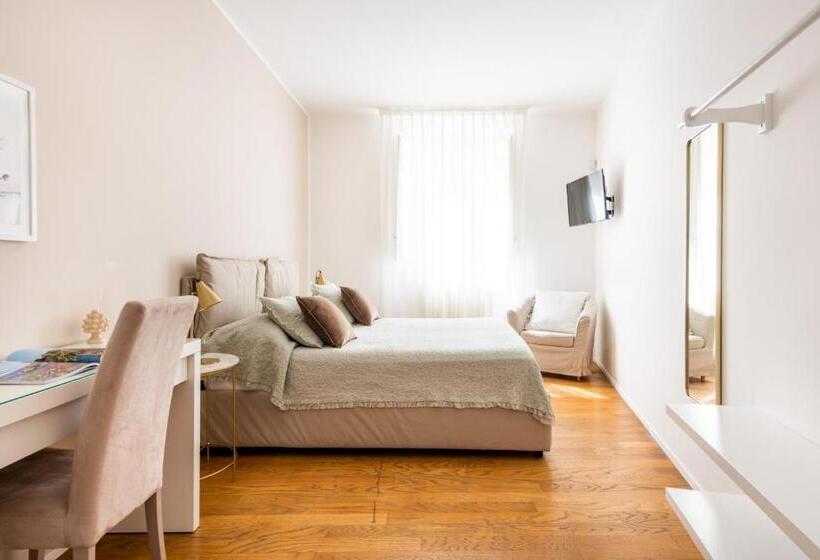 اتاق لوکس خانوادگی, Moncada Suites & Apartments