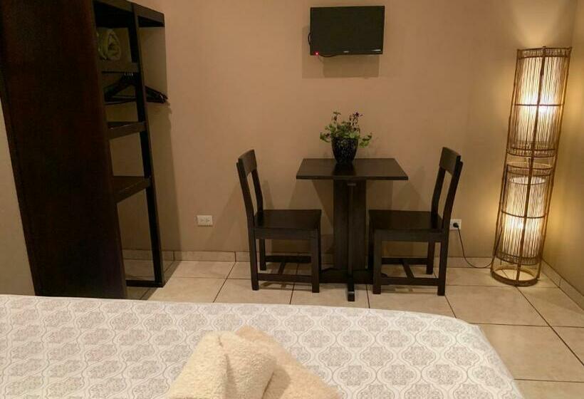 غرفة قياسية مزوَّدة بشُرفة, Casa De Lis Hotel & Tourist Info Centre