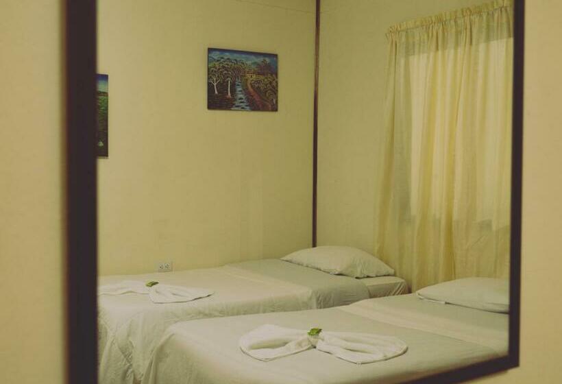 اتاق استاندارد چهار تخته, Monte Los Lirios Lodge