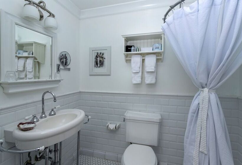 Классический Номер, Cannon Beach Hotel Collection