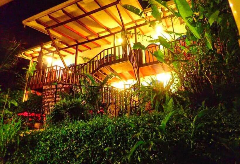 اتاق لوکس با چشم‌انداز باغ, Orosi Lodge