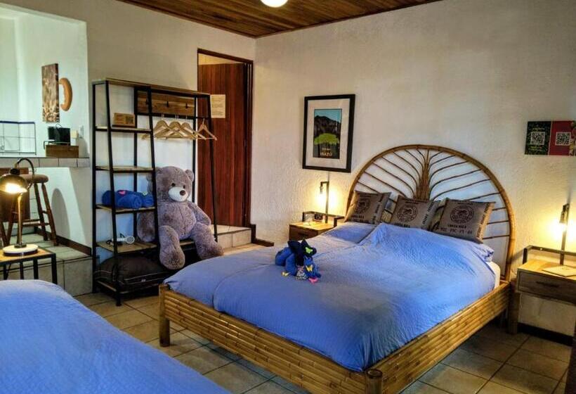 اتاق لوکس با چشم‌انداز باغ, Orosi Lodge
