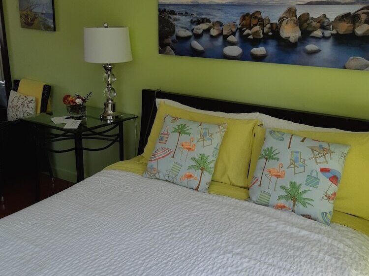 スタンダードルーム, A Float Home B&b In Fisherman’s Wharf