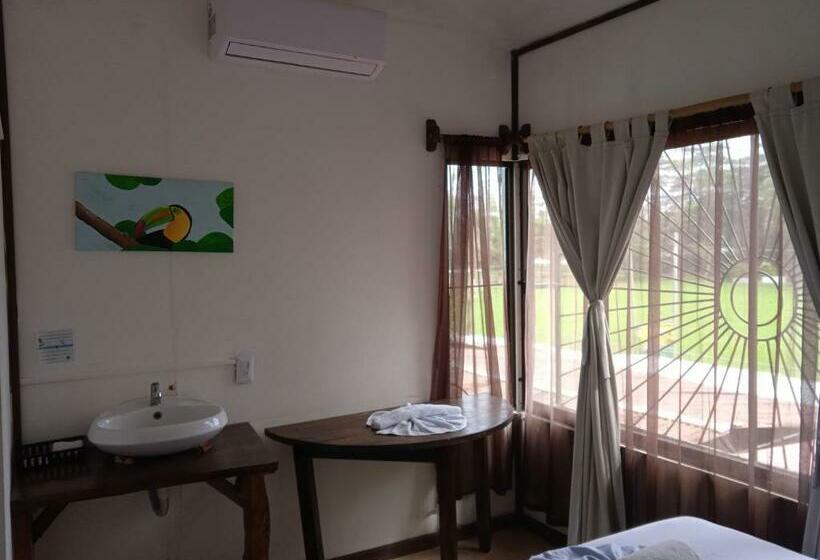 标准三人间, La Casona De Tortuguero