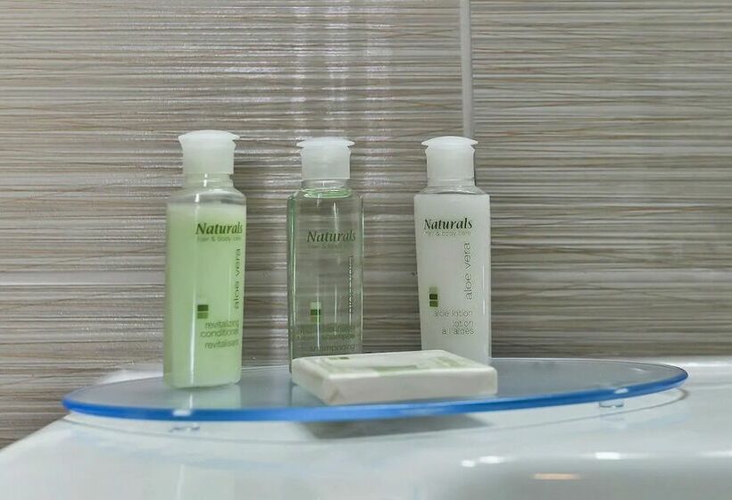 חדר סטנדרט שתי מיטות זוגיות, Nu Hotel Toronto Airport