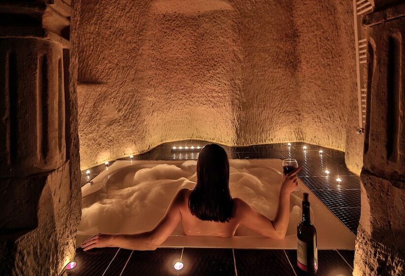 프레지덴셜 스위트, The Village Cave
