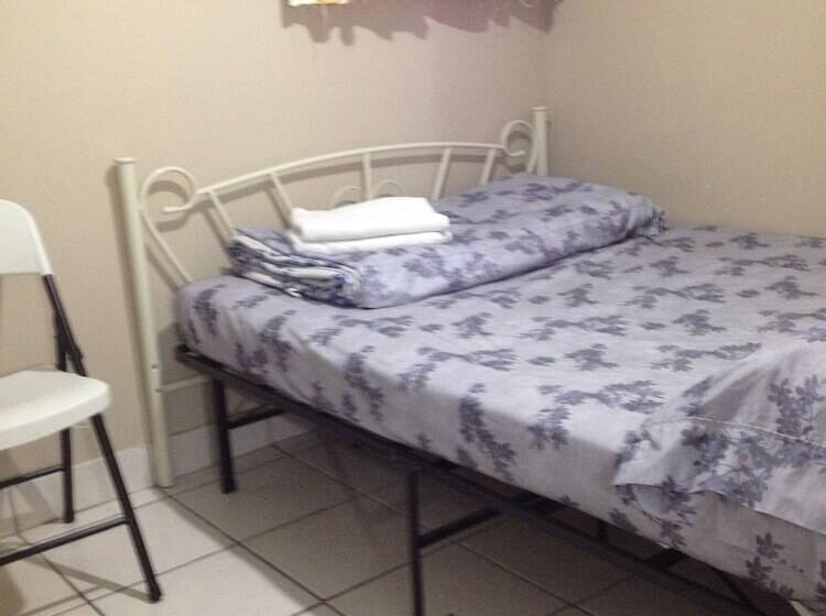 Номер Стандарт, Toronto Travellers Home