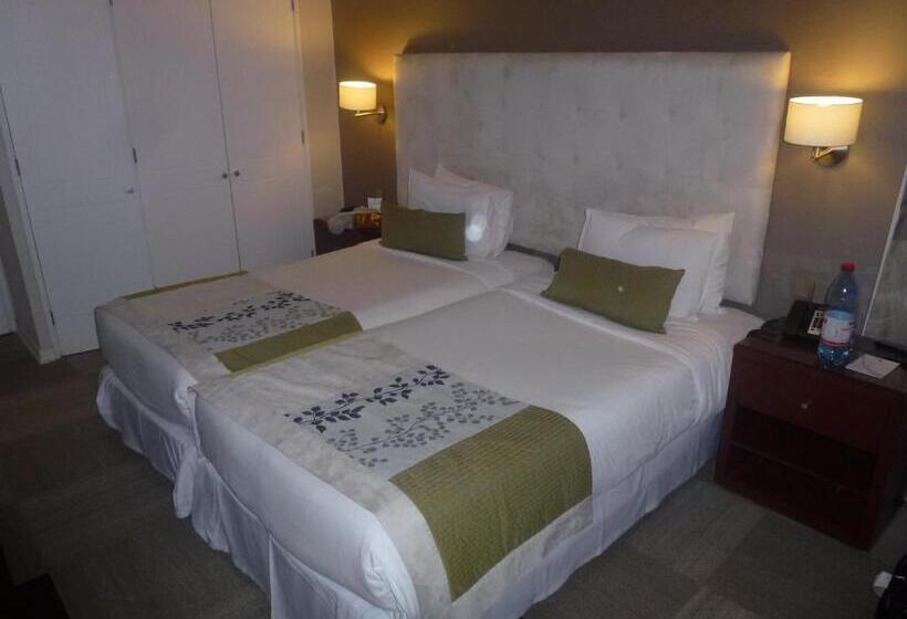 חדר סטנדרט שתי מיטות זוגיות, Nu Hotel Toronto Airport