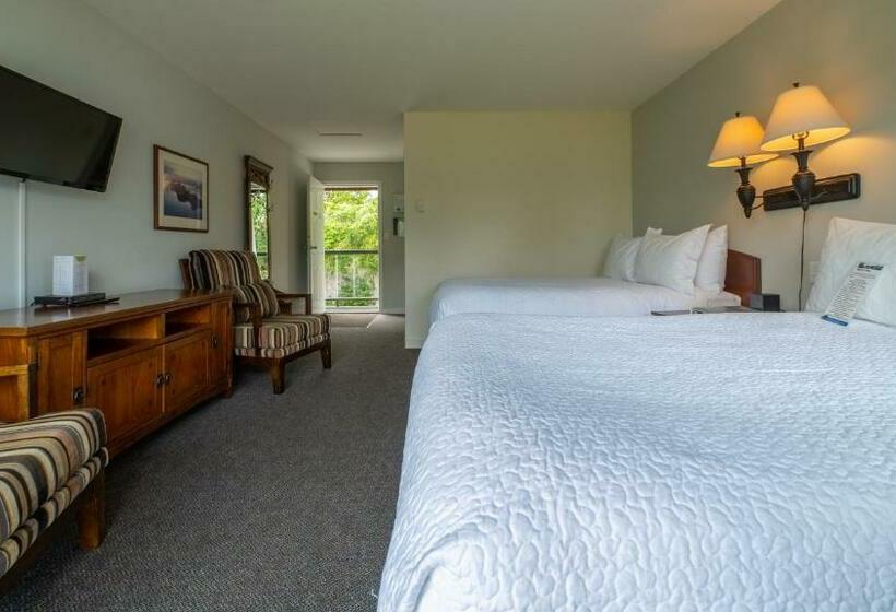 غرفة قياسية مطلّة علي البحر مزوَّدة بشُرفة, Tofino Motel Harborview
