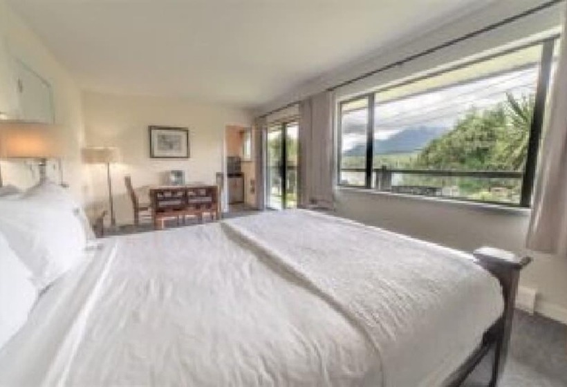 سوئیت با چشم‌انداز, Tofino Motel Harborview