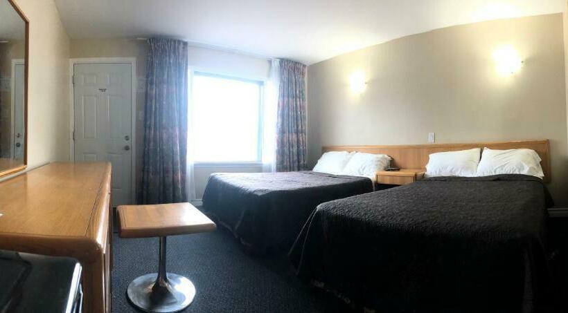 带2个双人床的标准工作室, Guest Inn Motel