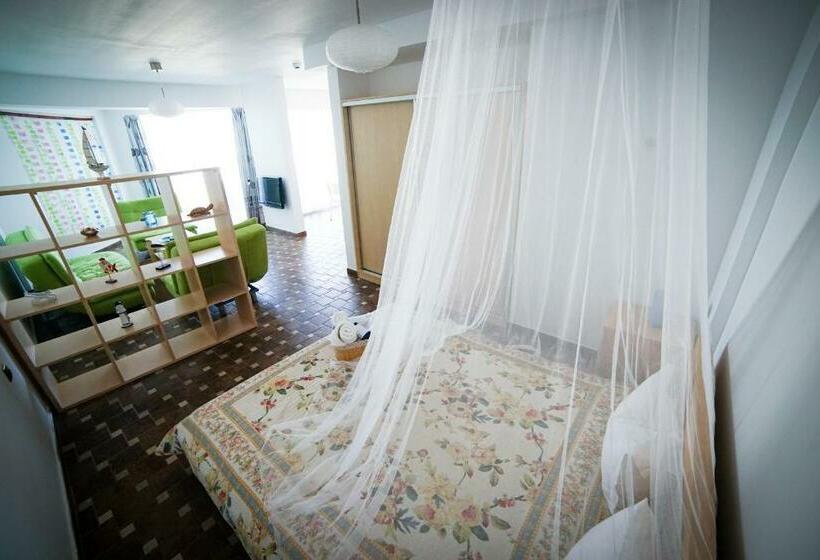 استودیوی استاندارد با چشم‌انداز دریا, Apart Hotel Safir